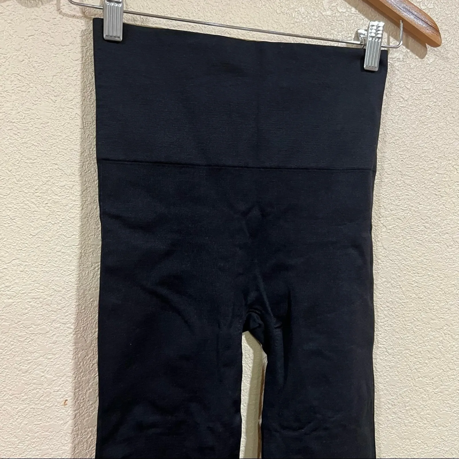 Blanqi everyday maternity seamless cropped high rise leggings Black Size undefined - Image 2