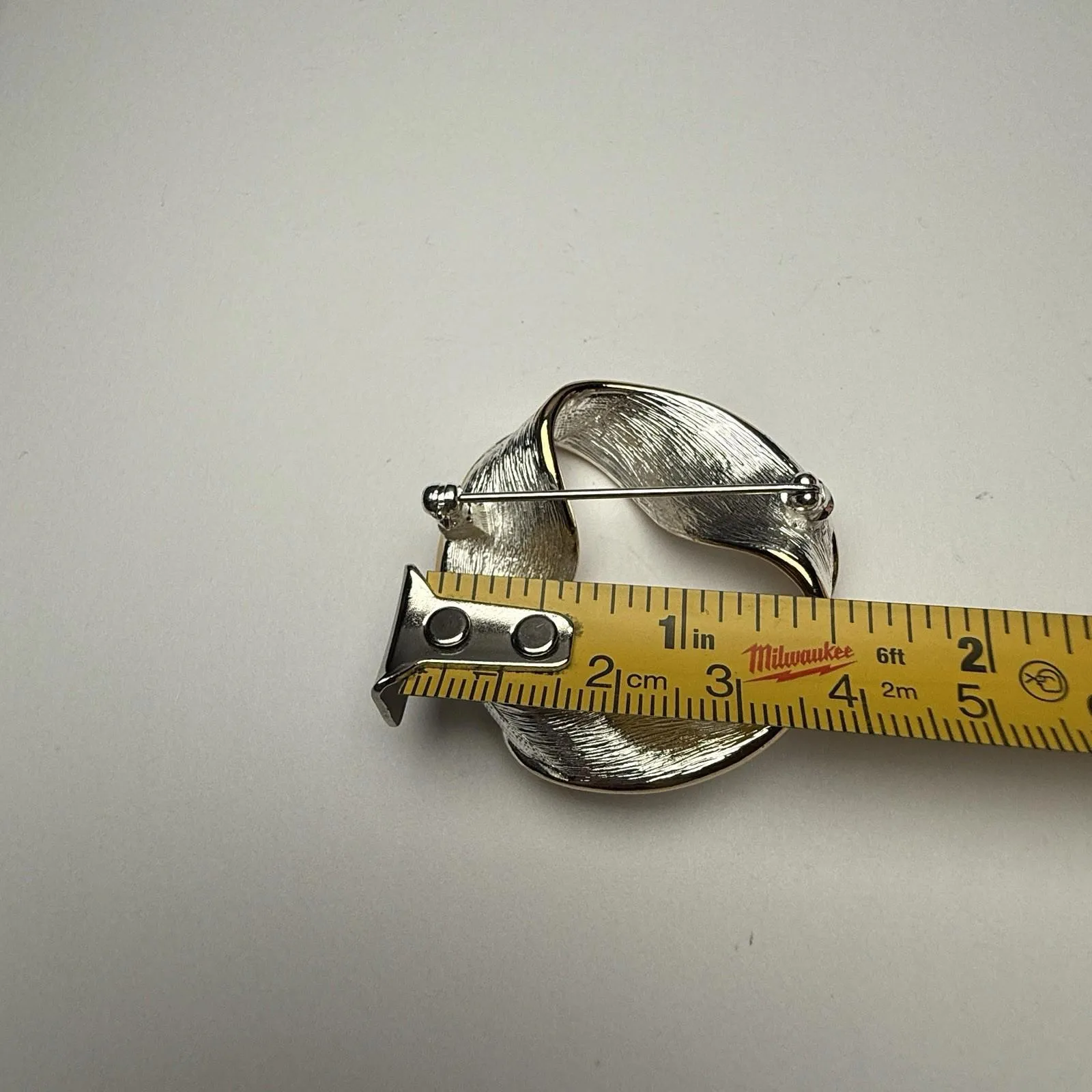 Napier Textured Two Tone Brooch Pin Signed Twisted Ribbon Triangle - Image 7