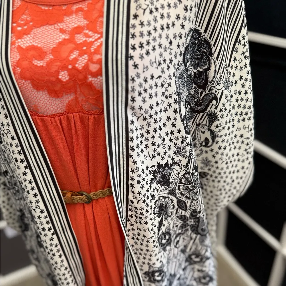 Max Studio London Black and White Floral Kimono NWT - Image 2