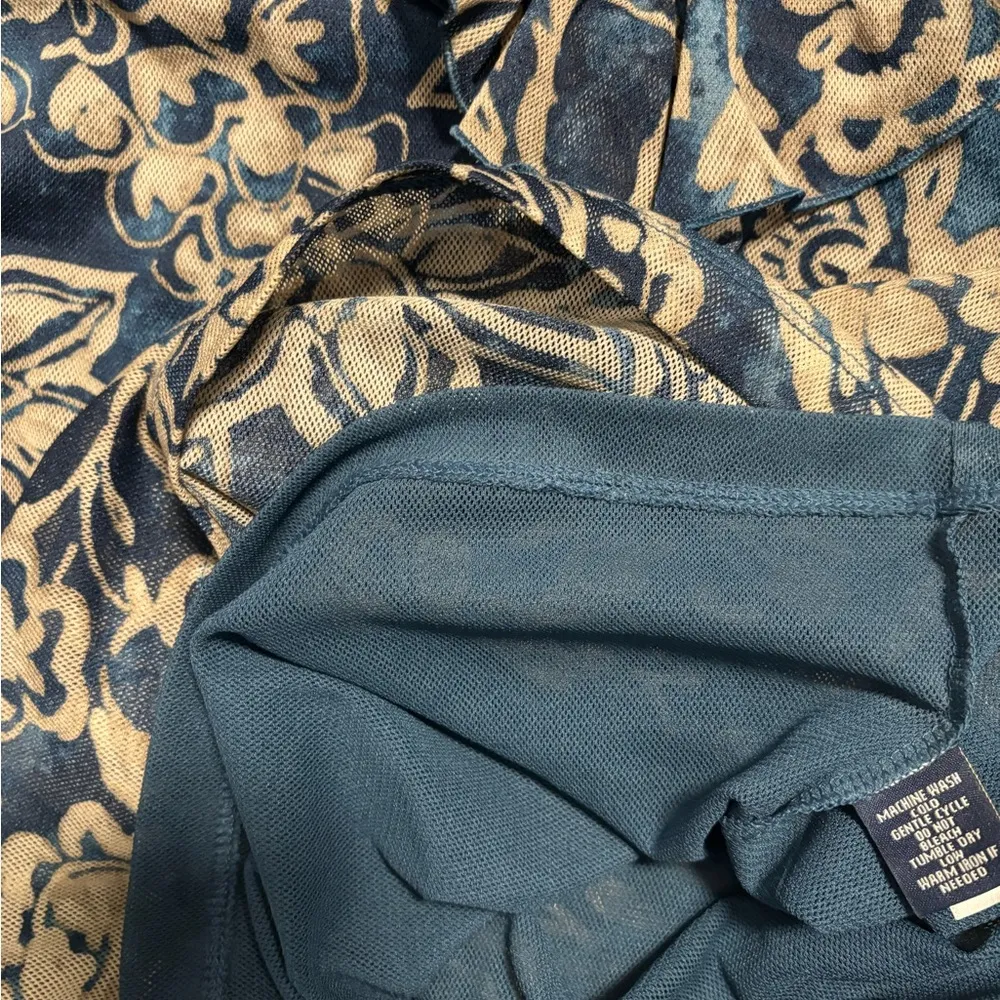 CHAPS denim Size small blue and tan floral print blouse with 3/4 sleeves - Image 3