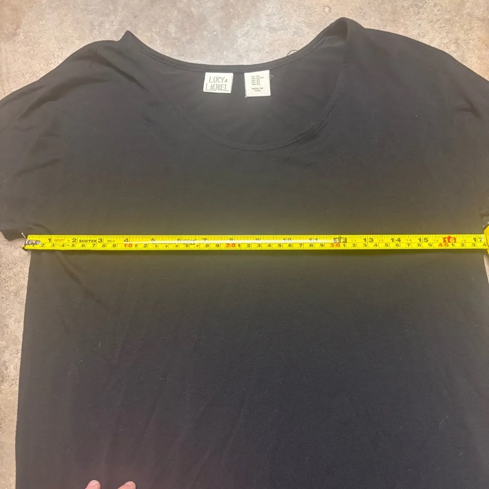 Lucy & Laurel Women's Uneven-Bottom Pullover Scoop-Neck Short-Sleeve Shirt XS - Image 3