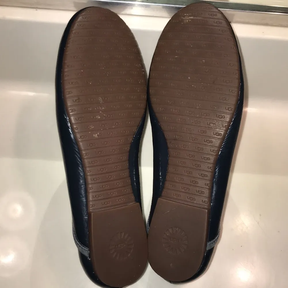 UGG Women’s Antora Blue Patent Leather Sheepskin Inner Round Toe Ballet Flats - Image 7