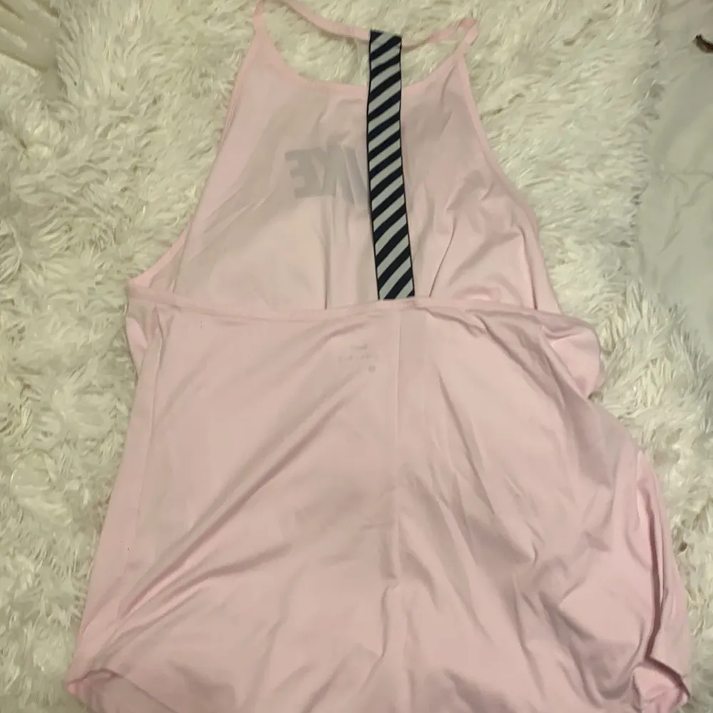 🔥 2 for 20 NWOT Nike workout tank top. Size large. Never worn. - Image 2