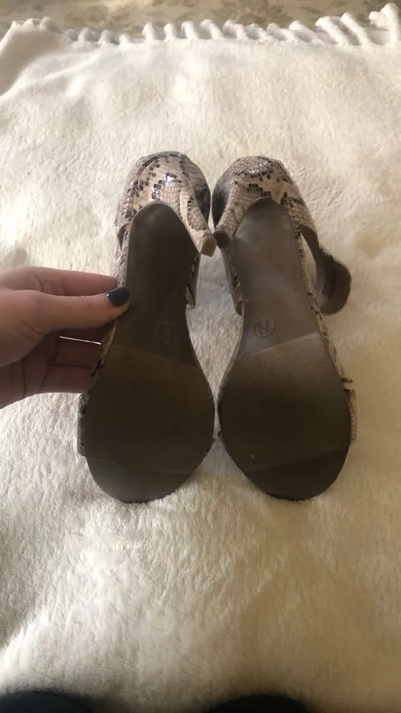 Snakeskin Heel Tan Size 8 - Image 3