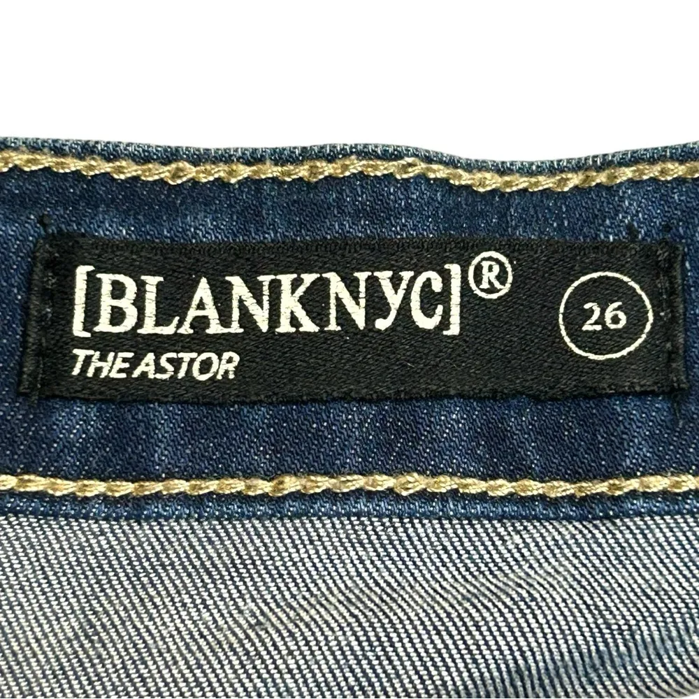BLANKNYC Women’s The Astor Distressed Cut-Off Jeans Short Size 26 - Image 5
