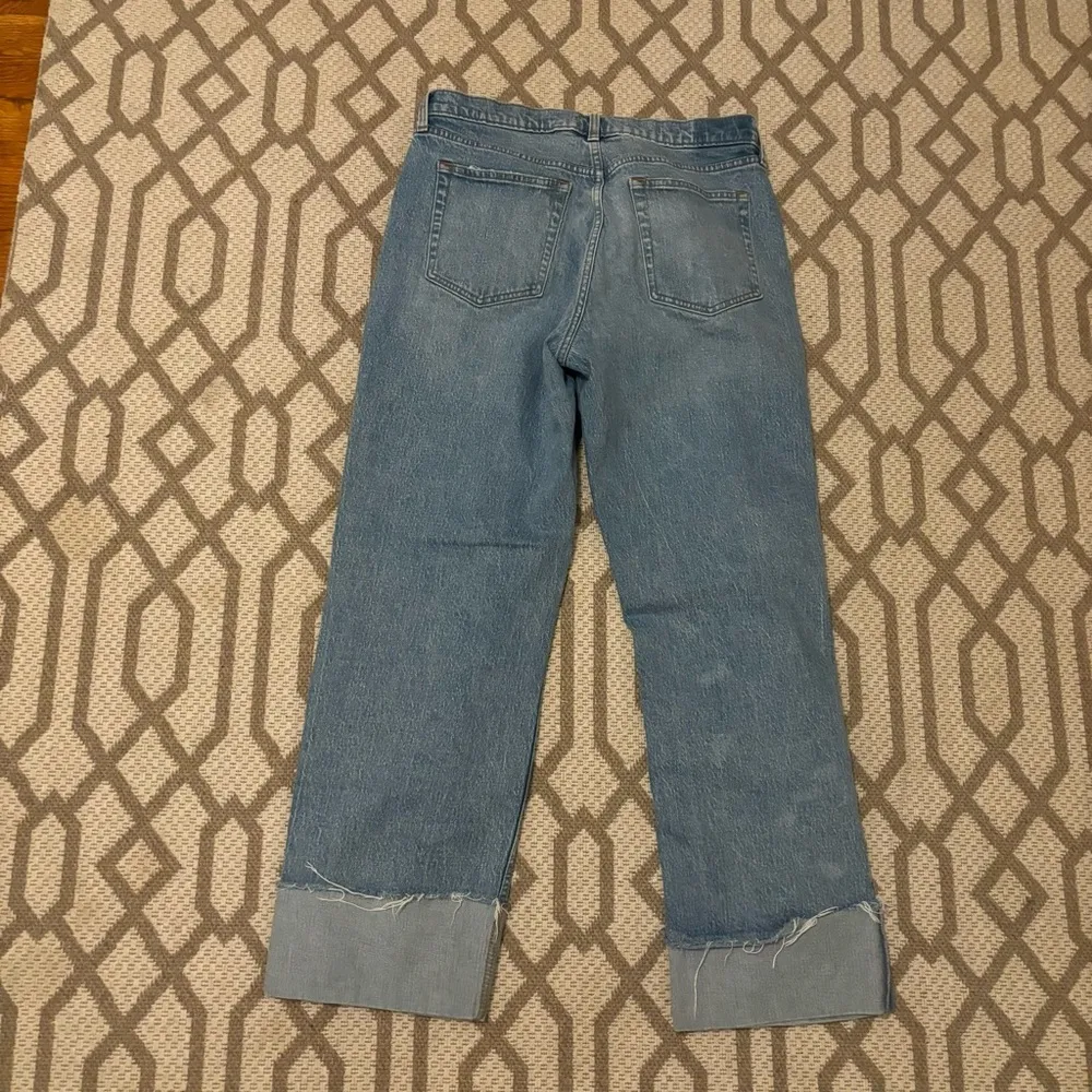 Abercrombie Light Wash Mid Rise Baggy Cuffed Jean W31 Regular - Image 4