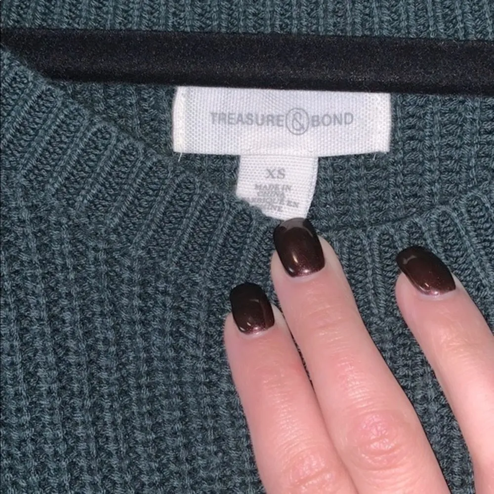 Asymmetrical Cold Shoulder Sweater - Image 6