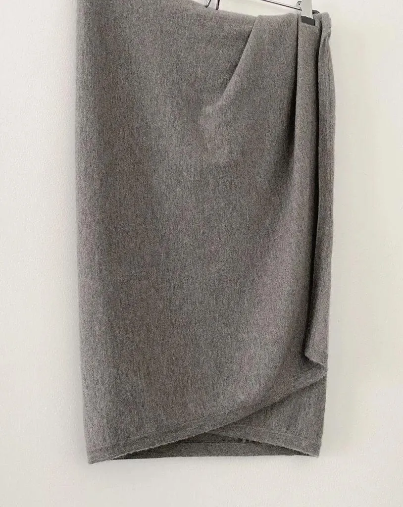 Cashmere Midi Wrap Skirt in Medium Grey NWT Size P Retail $795 - Image 9