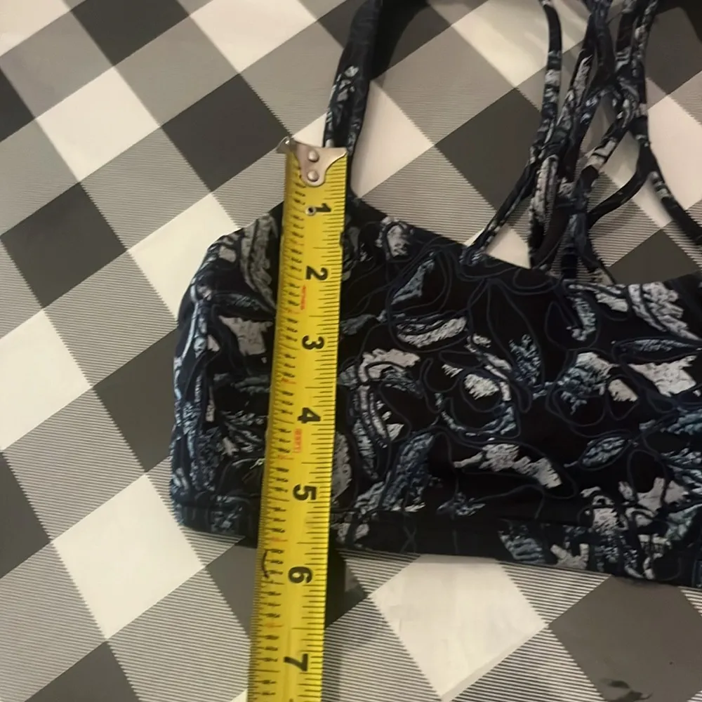 Lululemon Women’s Strappy Back Sports Bra Sports Top Size 2 - Image 10