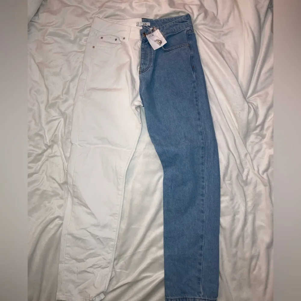 Color Block Mom Jeans - Image 3