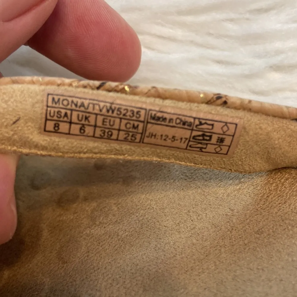 Vionic Tan Sandals with Contoured Footbed size 8 excellent condition - Image 5