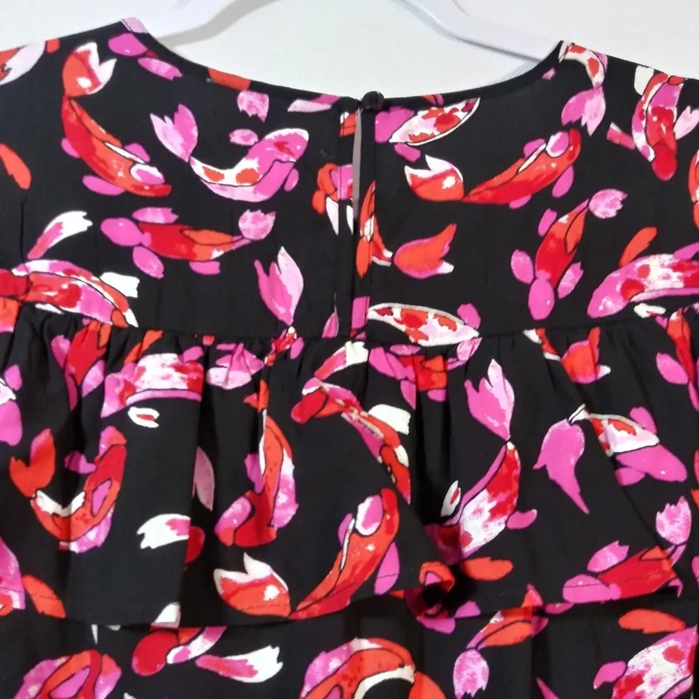Crown and Ivy Black and Coral Koi Fish Print Ruffled Top Size Small - Image 9