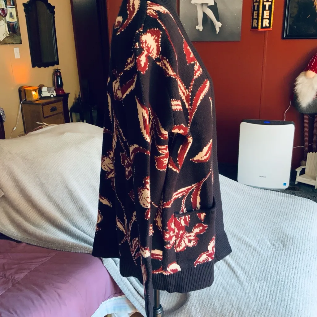 Les Serein Cardigan sweater Chunky Knit Black Floral Pockets NWT Size Med. - Image 2