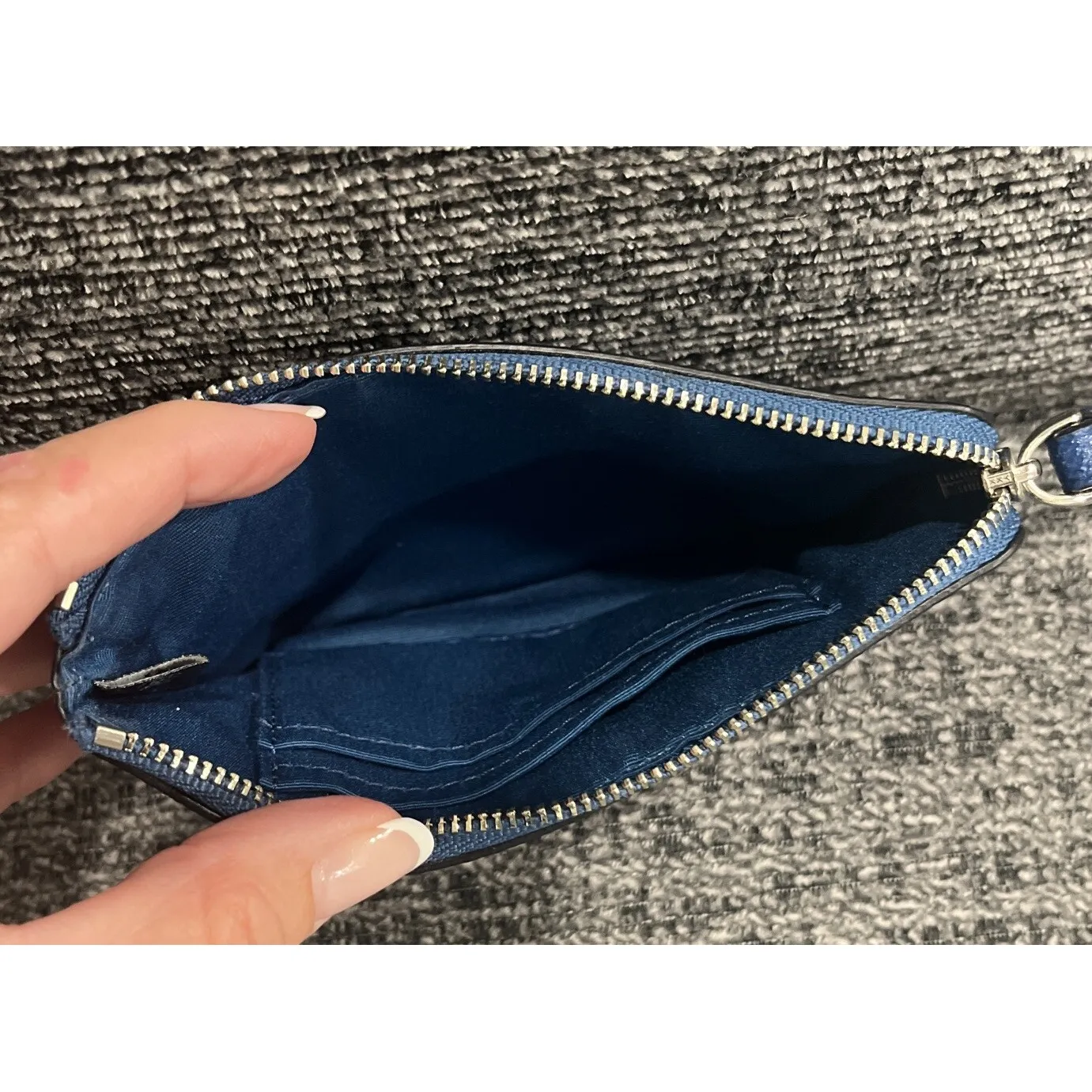 Authentic COACH Corner Zip Crossgrain Leather Wristlet Wallet Purse Blue F58032‎ - Image 6