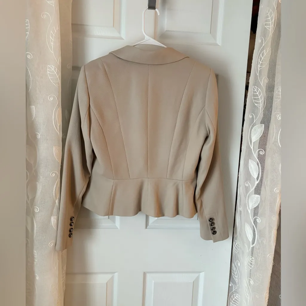 White House black market WHBM 2 buttons blazer back ruffle women size 12 - Image 7