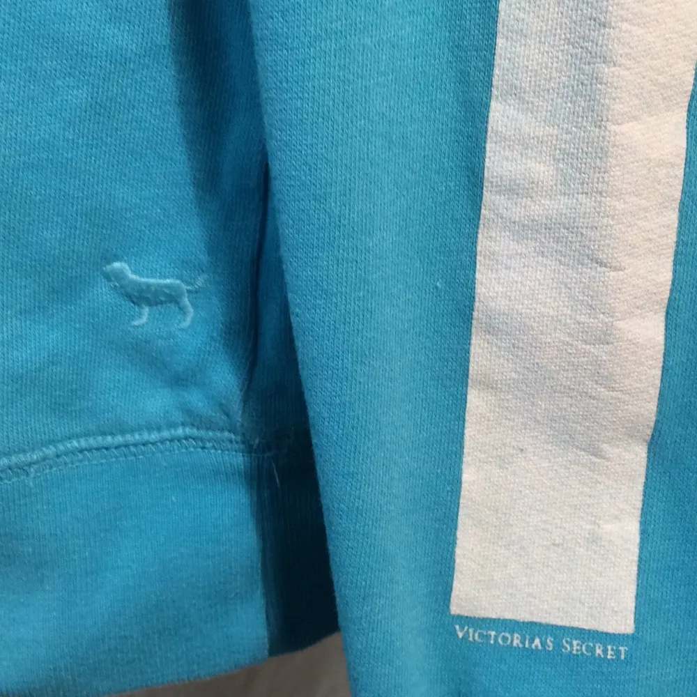 VS VICTORIA’S Secret Blue sweatshirt like new - Image 4