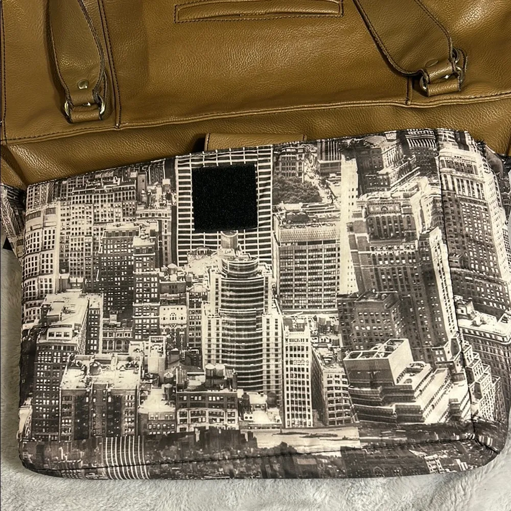 Kenneth Cole Reaction Tan Laptop Tote - Image 12