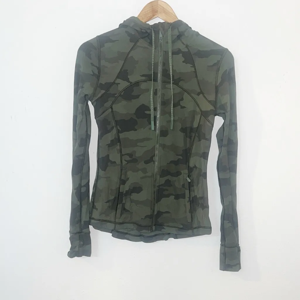 Lululemon hooded define green camo fitted drawstring Thumbhole full zip jacket - Image 2
