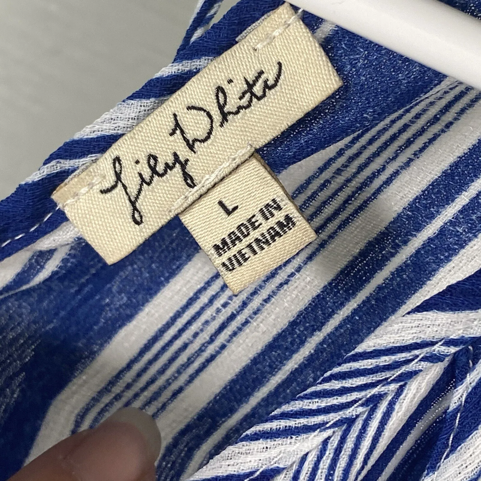 EUC Womens Lily White Size L Blue White Striped Tank Blouse Tiered Nautical - Image 2