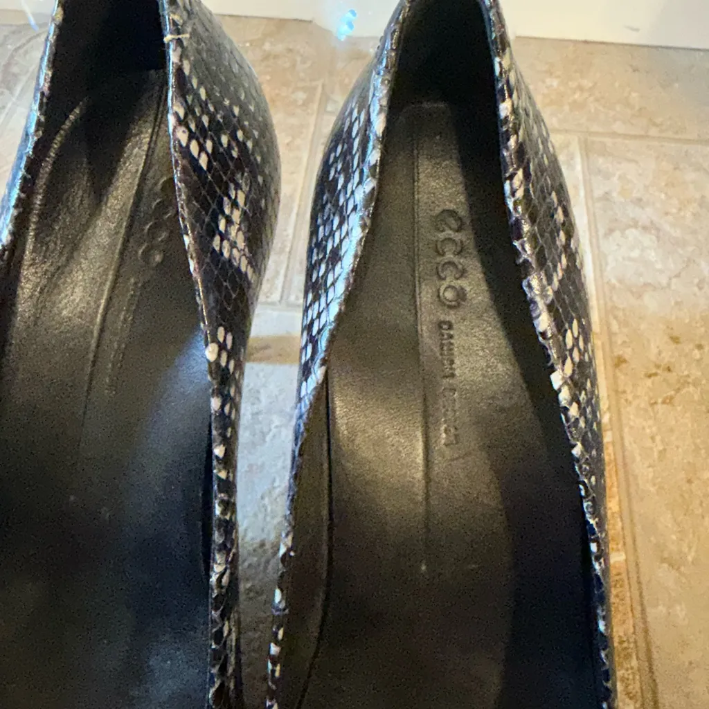 Ecco | Black snake skin Heels size 9 us 41 uk sizing - Image 9