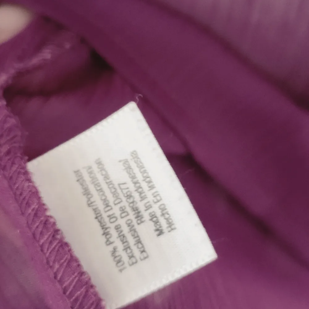 A.n.a magenta sheer vneck blouse size medium - Image 6