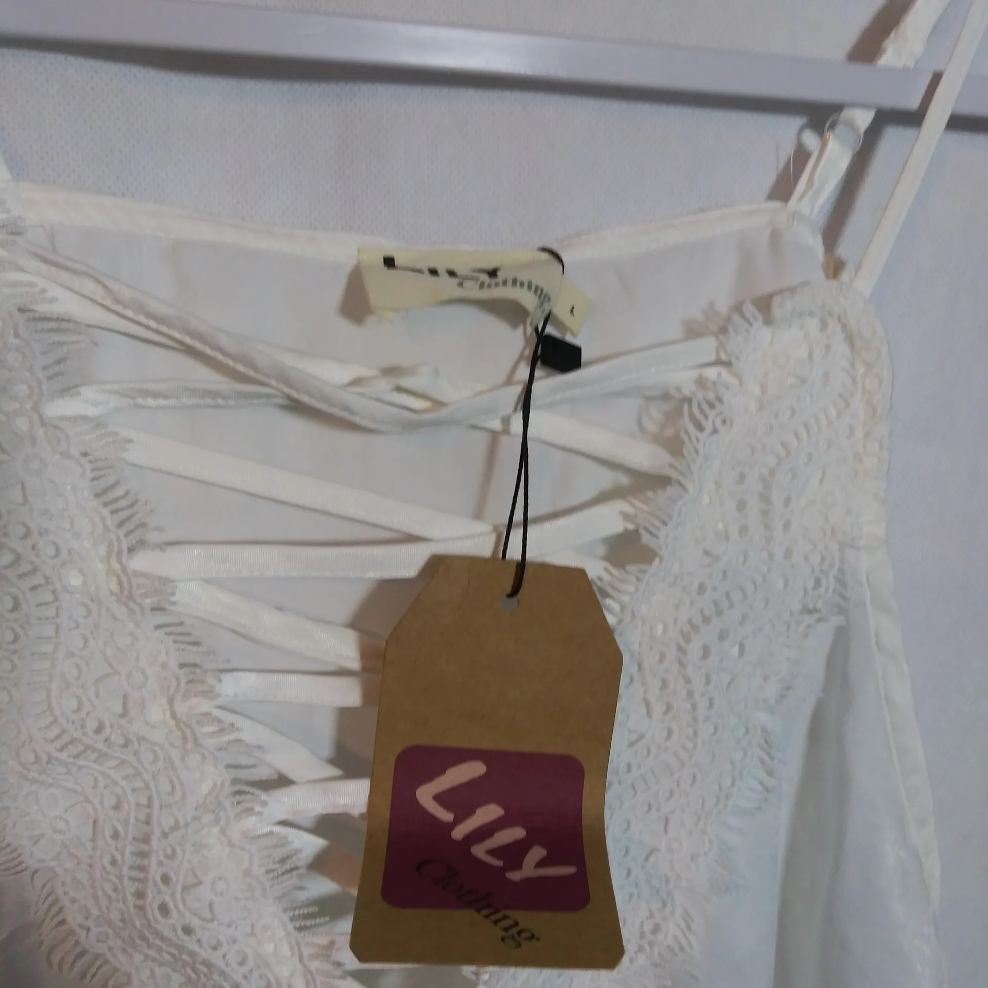 Lily Clothing Contrast White Lace Crisscross Front Sheen Tank Top Size L Size L - Image 3