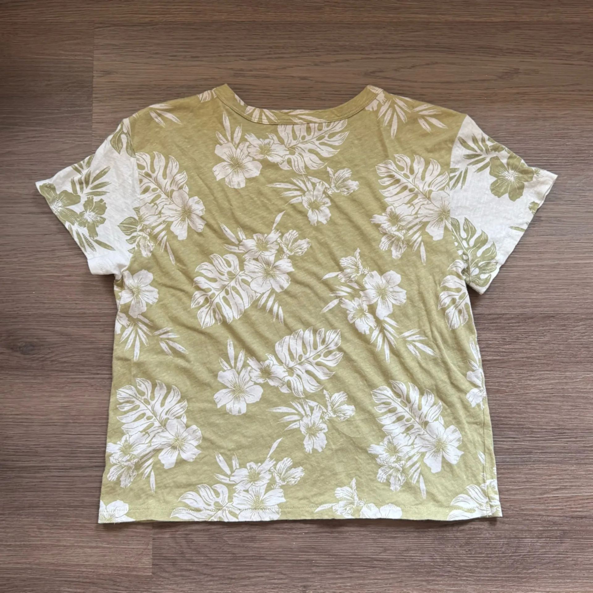 American Eagle Outfitters Green and White Floral Top‎ - Image 3