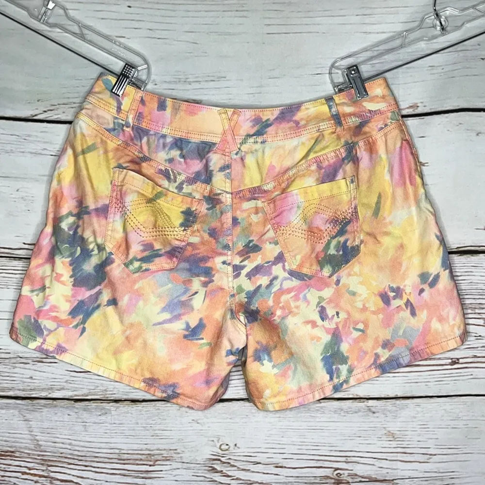 Lane Bryant Size 16 Abstract Floral Print 6” Inseam Denim Jean Shorts - Image 2