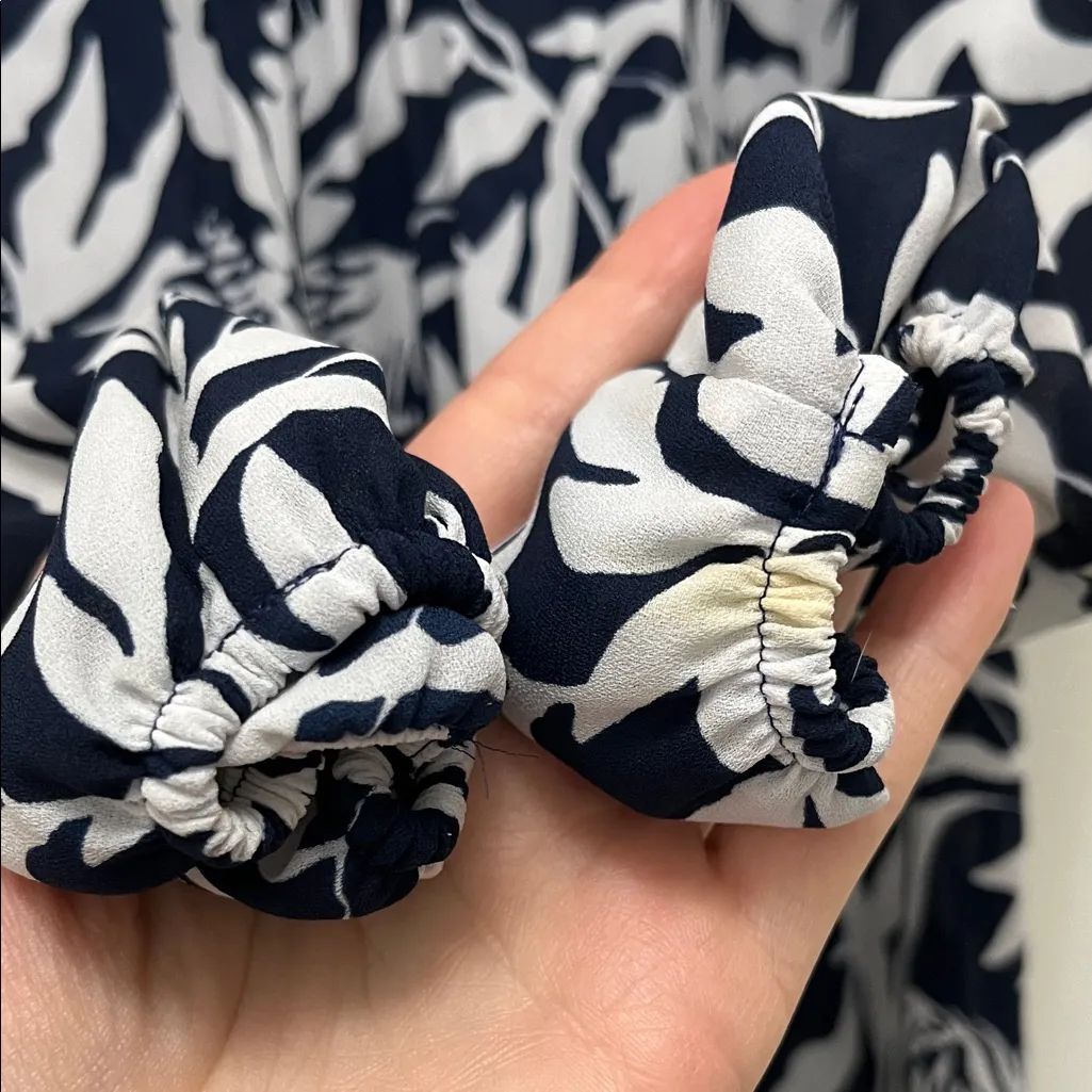 Lilly Pulitzer Navy and White Pintucking Tropical Flamingo Print Blouse - Sz S - Image 10