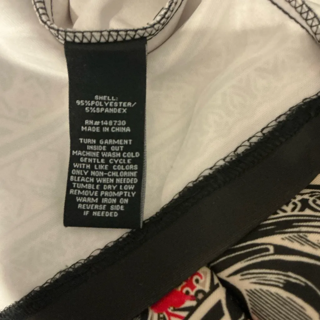 Chic Patterned Midi Dress in Red and Black Size 10 - Image 10