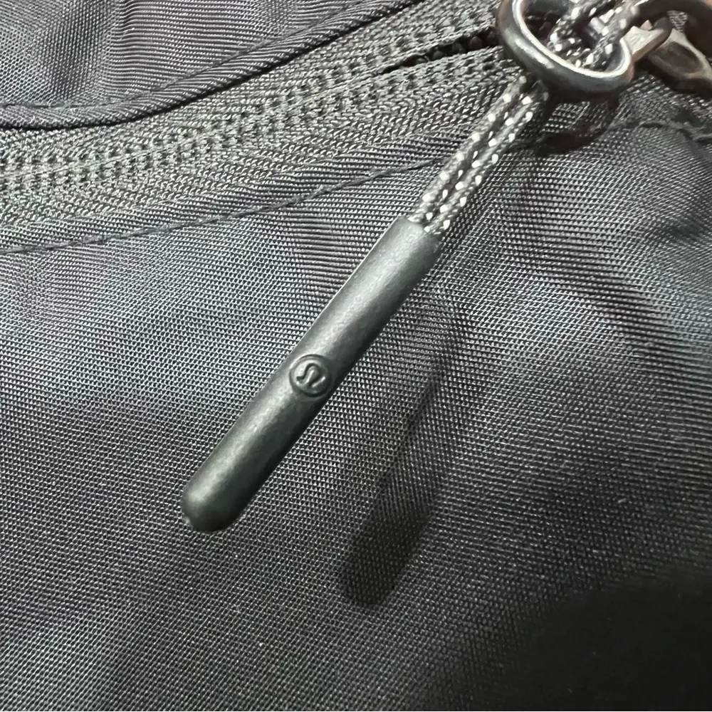 lululemon Everywhere Belt Bag Black OS unisex - Image 7