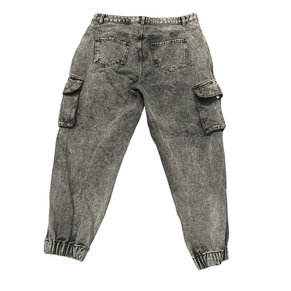 Refuge Denim Gray Acid Wash High Rise Cargo Joggers Sz 13 Metal Snaps - Image 2