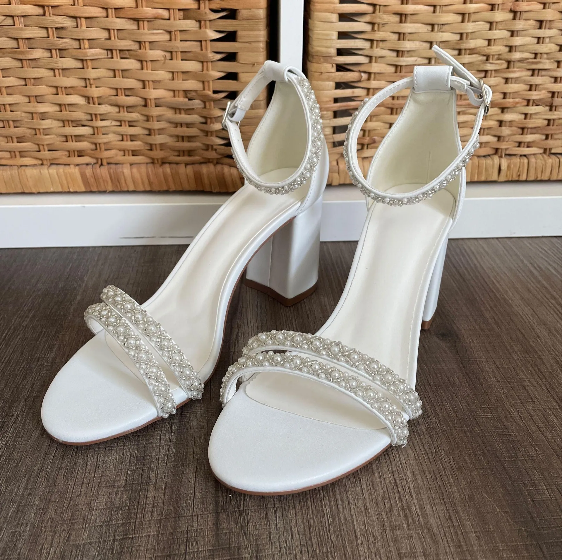 White pearl Heels Size 6 - Image 2