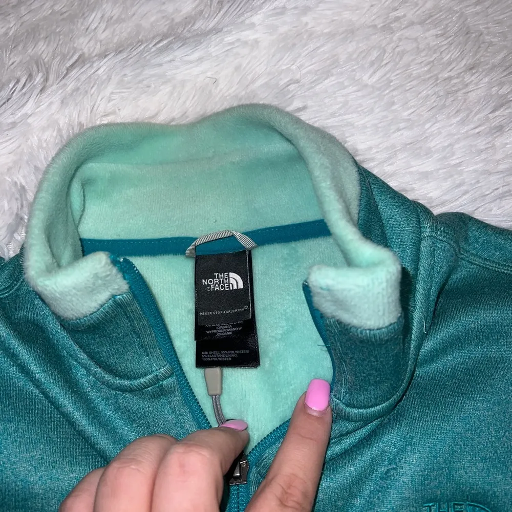 Women’s North Face Zip Up Jacket Blue with Fleece Lining size Medium Base Layer - Image 5