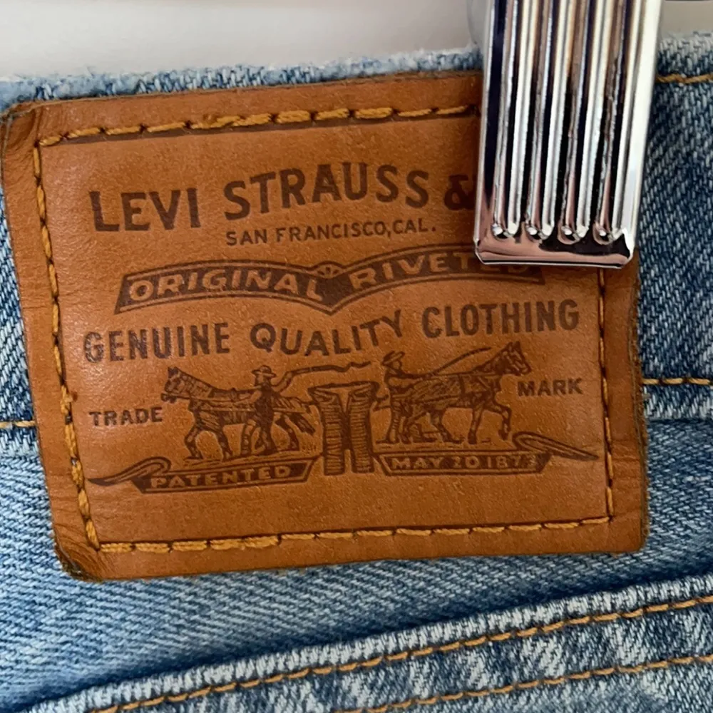 Levi’s Distressed Denim Wedgie Shorts 28 - Image 6