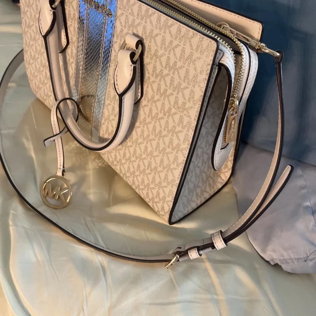 Michael Kors, leather handbag, medium size new with tags - Image 2