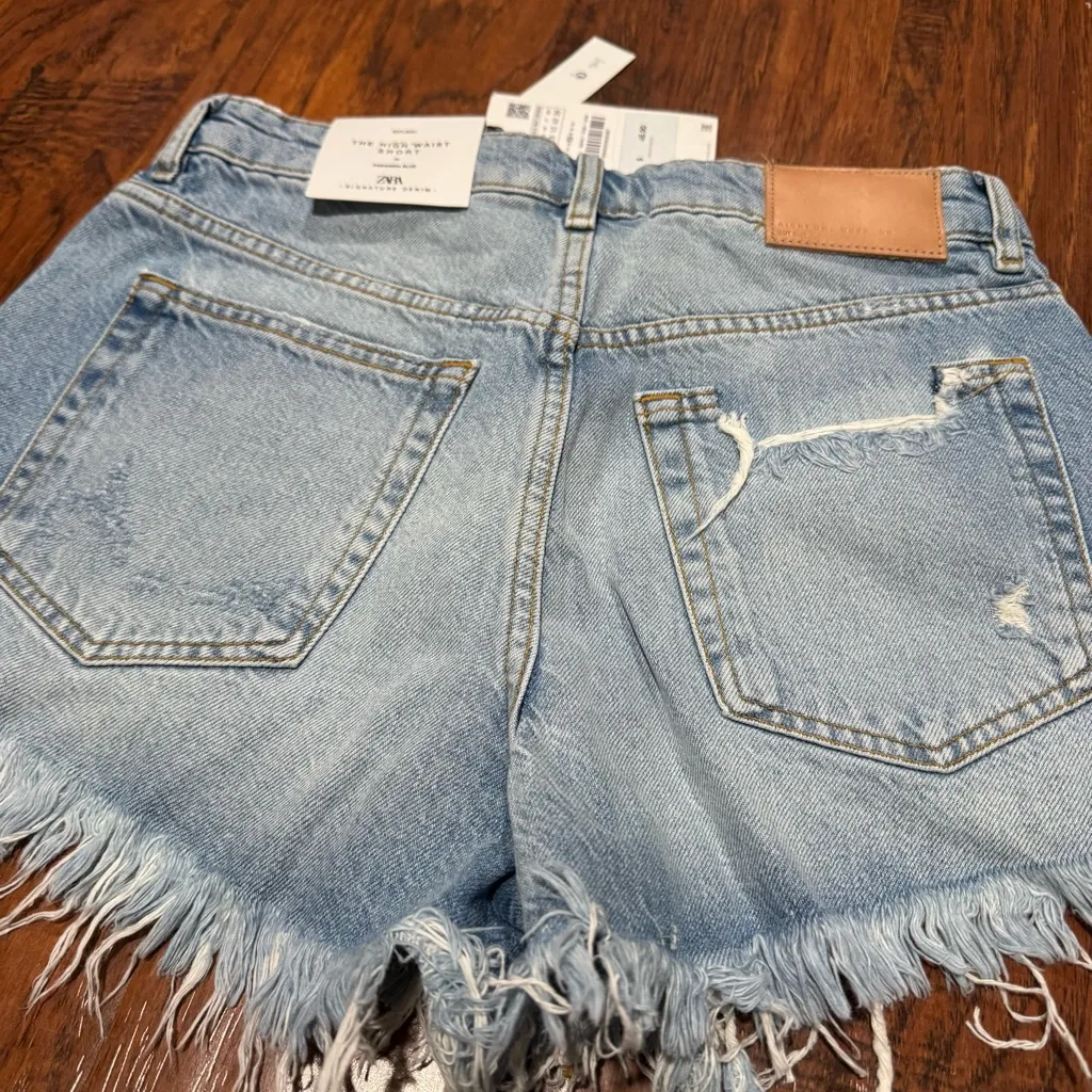 ZARA Women’s Ripped Blue Denim High Waist Shorts Size 6 NWT Festíval - Image 2