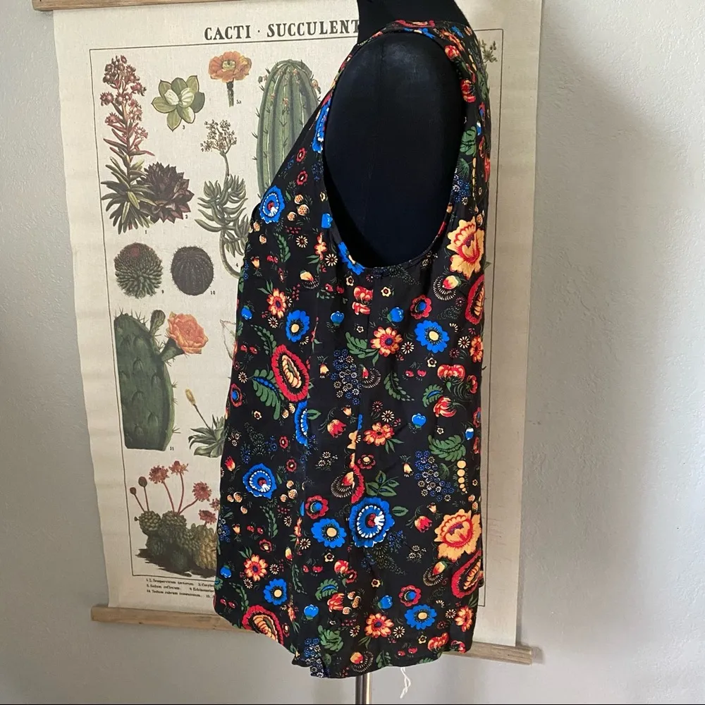 NWOT ModCloth Masterpiece Sleeveless Lace-Up Top in Folksy Floral Print - Image 8