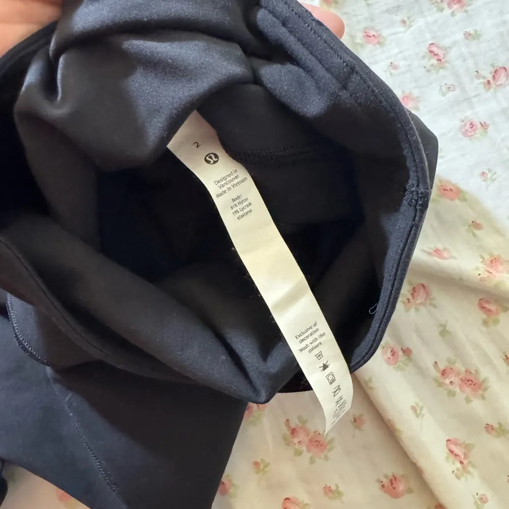 lululemon black groove pants super high rise size 2 - Image 5