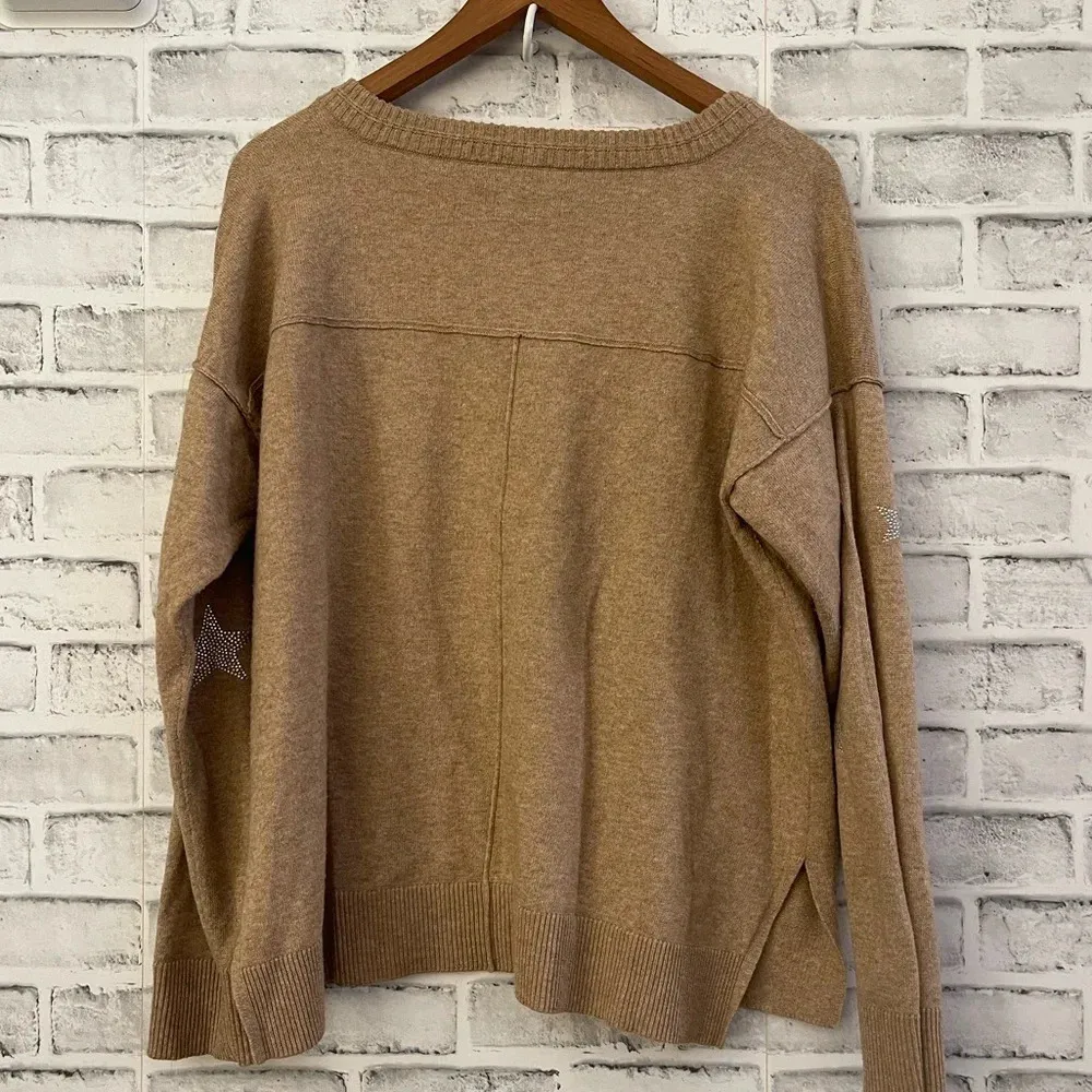 Women’s Knox Rose tan bedazzled star v-neck sweater, XL - Image 2