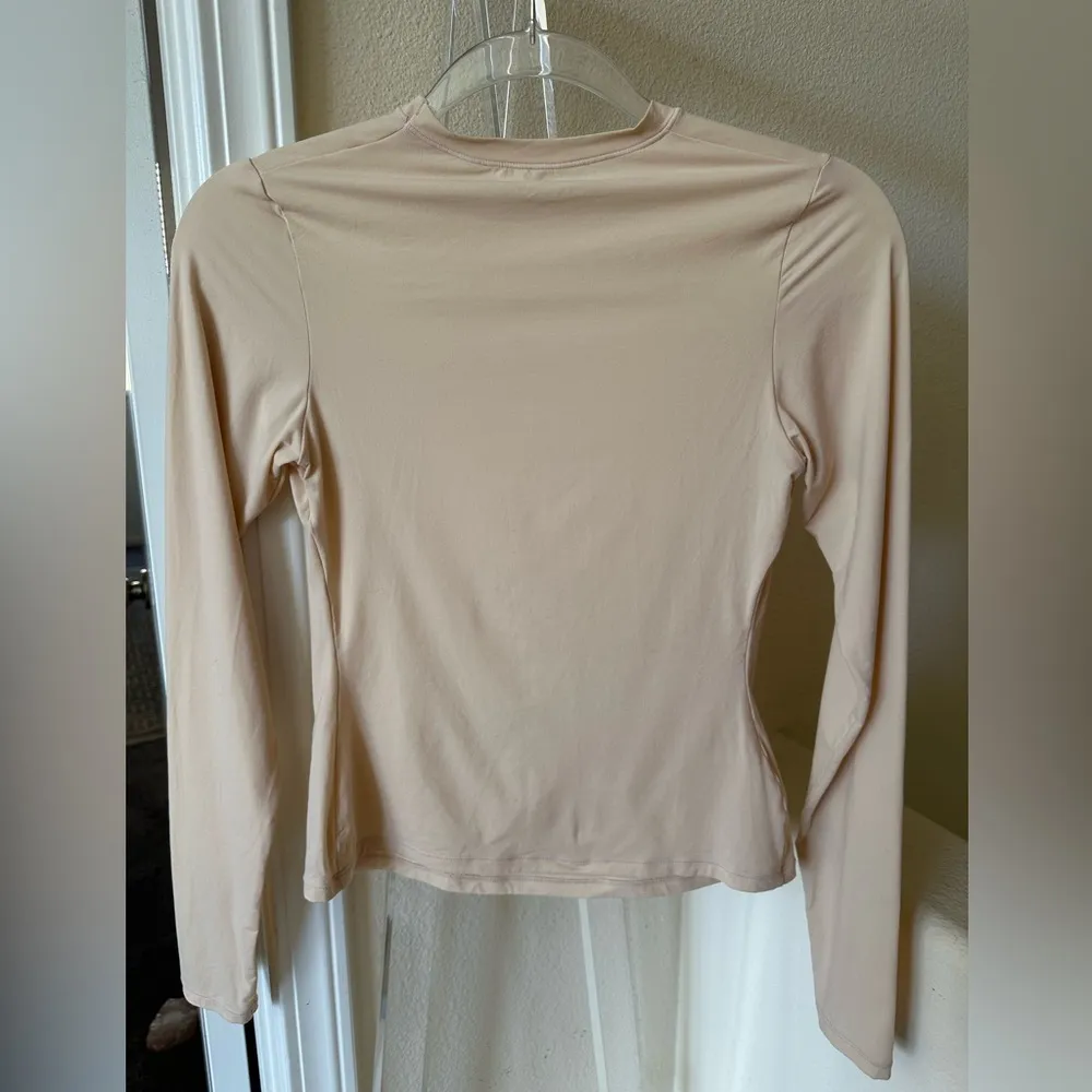 VGUC Skims Long sleeve Top - Image 4