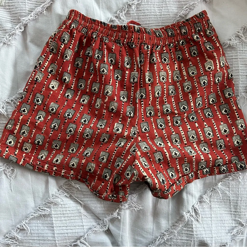 Fabindia red printed hand woven cotton shorts boho pattern size medium - Image 5