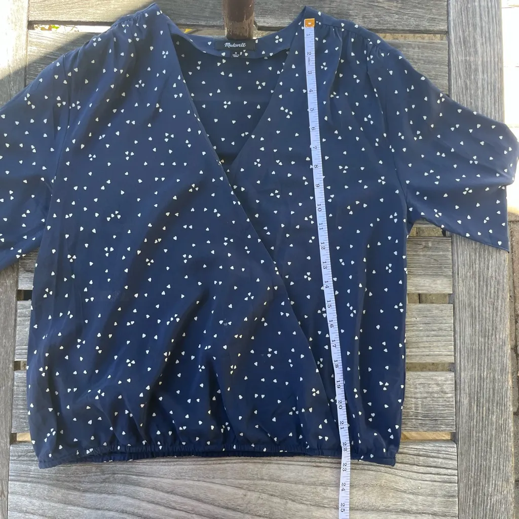 Madewell Navy V-Neck Blouse with White Hearts - Image 4