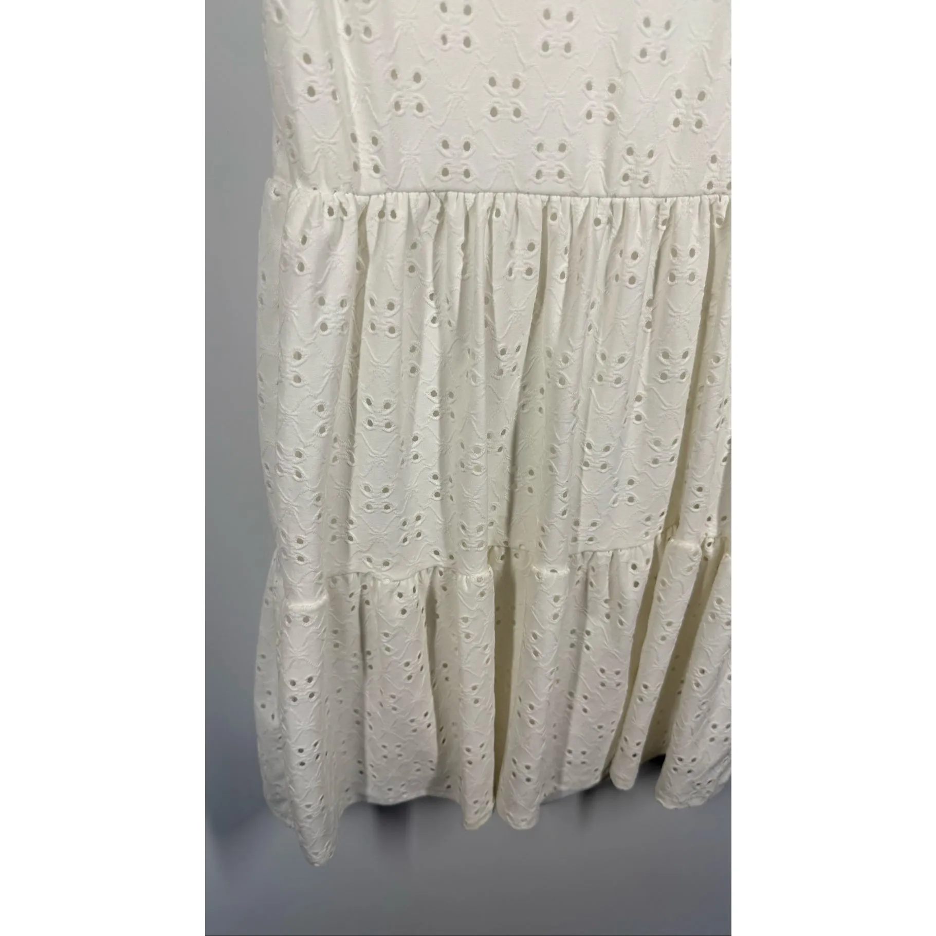 Livi by Olivia Rae Women white eyelet dress size Medium - Image 5