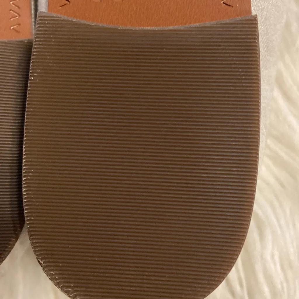 Vionic Shimmering Silver Women's Loafers size 7.5 excellent condition - Image 11