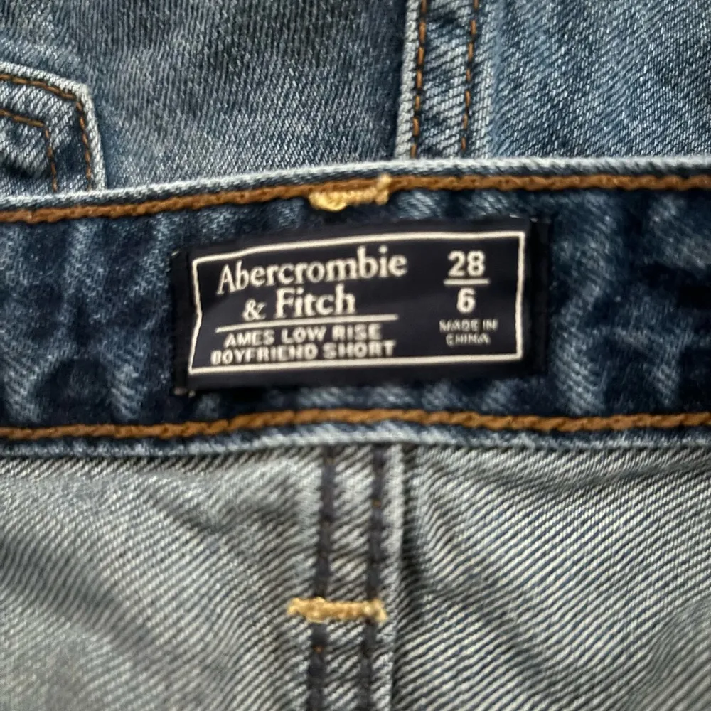Abercrombie & Fitch Ames Low Rise Boyfriend Shorts Size 6 - Image 3