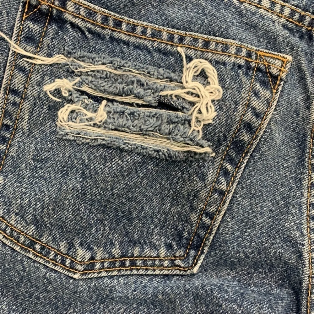 Levi’s cut off high waisted ripped shorts size 30 - Image 6