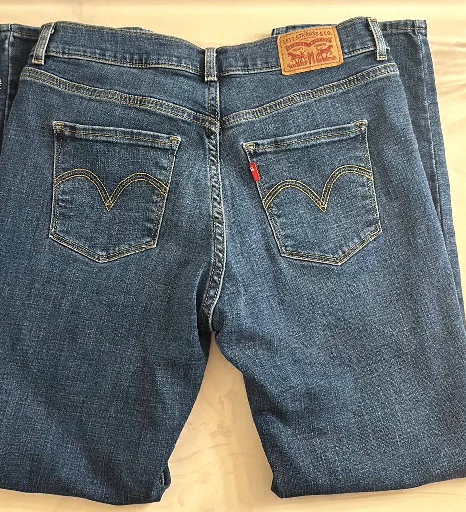 Straight-Leg Jeans - Image 3