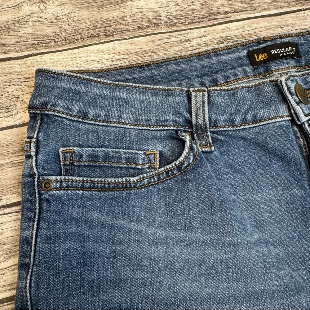 Lee Women's Denim Bermuda Mid Rise Jean Shorts 32 Blue Denim Stretch Stretch Zip - Image 3