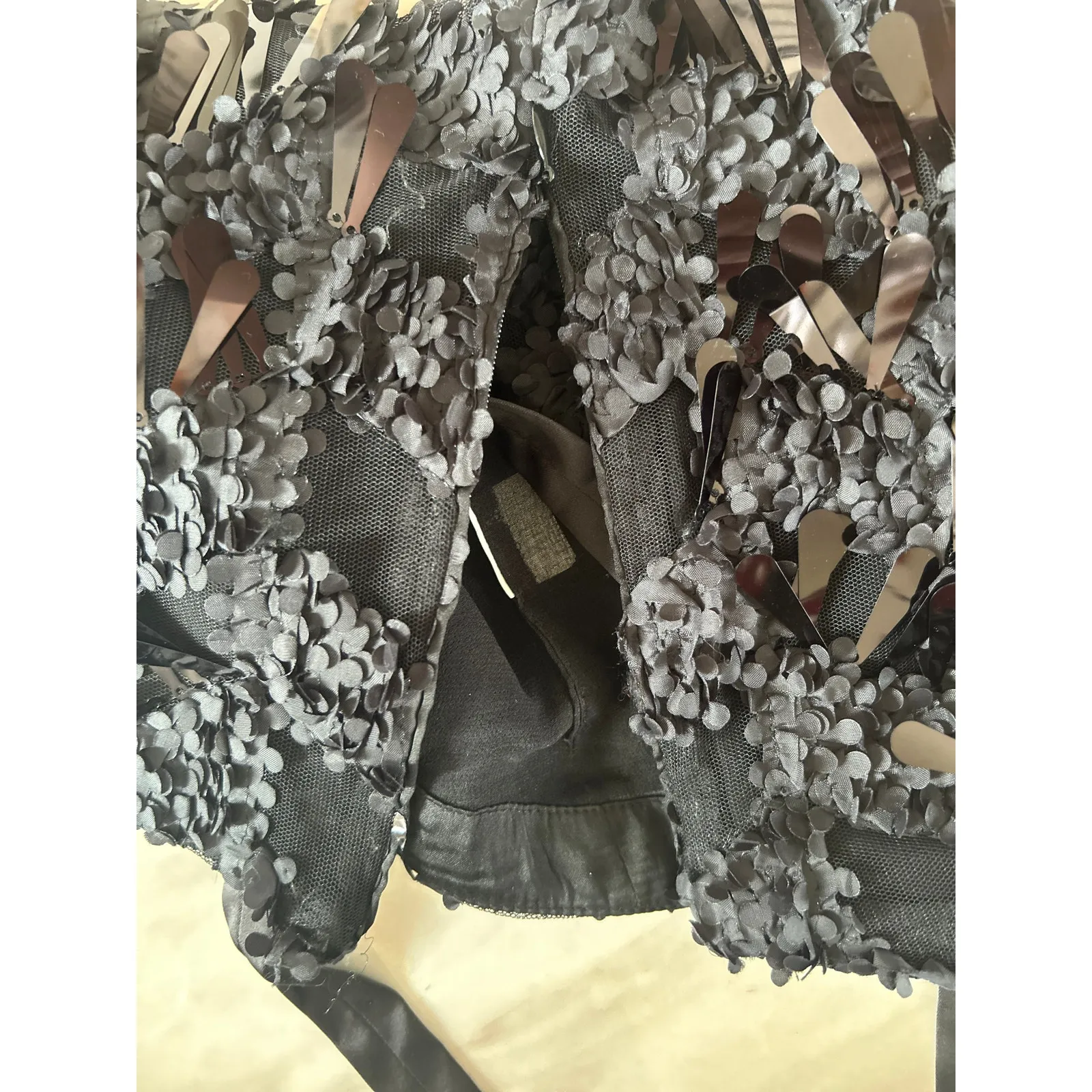 Zara Scallop Sequin Black Cropped Textured Tank Top - Image 2